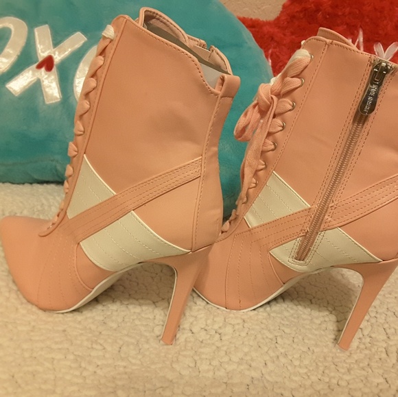 pink leather boots - Picture 4 of 5
